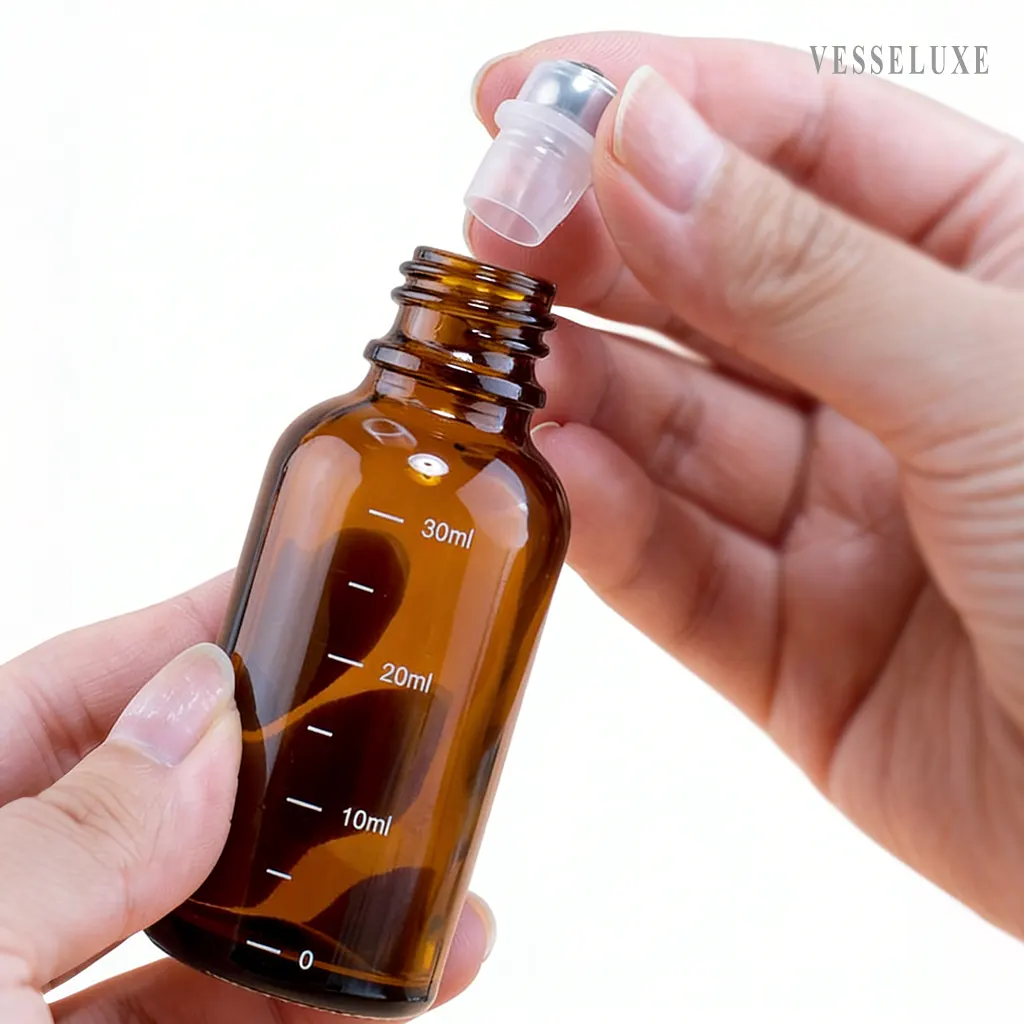 Detalle de frascos roll-on de vidrio ámbar